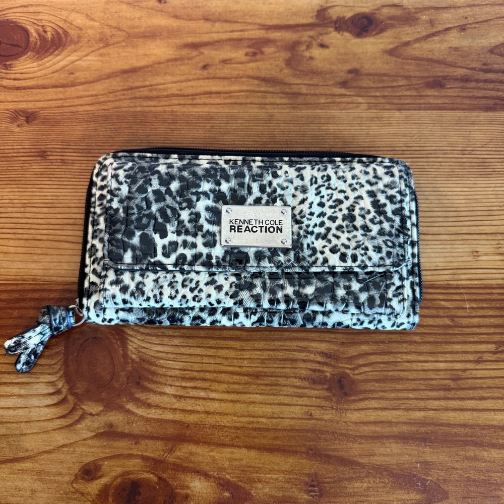 Kenneth Cole Reaction‎ Leopard Print Zip Around Wallet Clutch